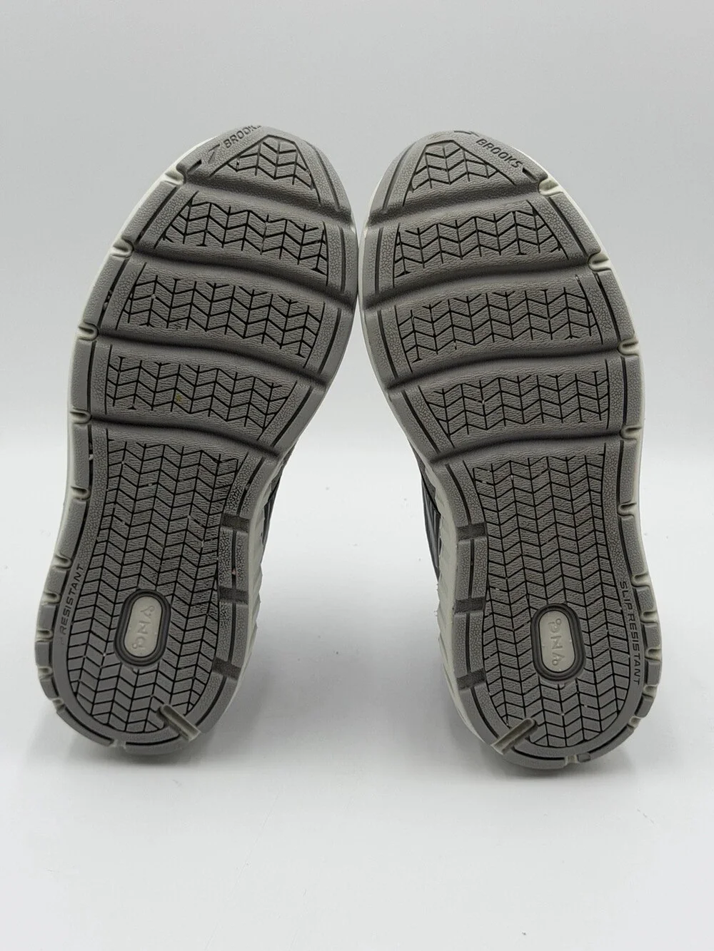 Brooks Addiction Walker Women’s 8.5D US Wide Shoes Sneakers Gray